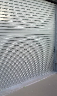 戸建住宅　車庫シャッター塗装